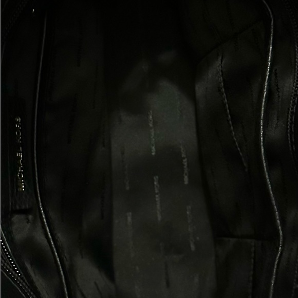 Michael Kors handbag, black EUC - Picture 4 of 6